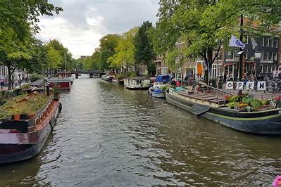 hollanda-da-yuzen-evler-ve-kanallar