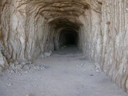 azerbaycan-da-yeralti-sehirleri-ve-gizemli-tuneller