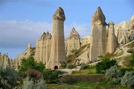 kapadokya-nin-siradisi-peribacalari-ve-gizemli-magaralari